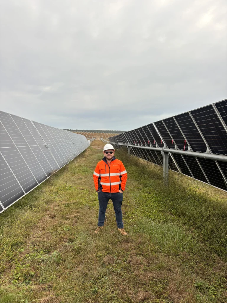 TradeConnex crew working across the Munna Creek Solar Farm project in QLD